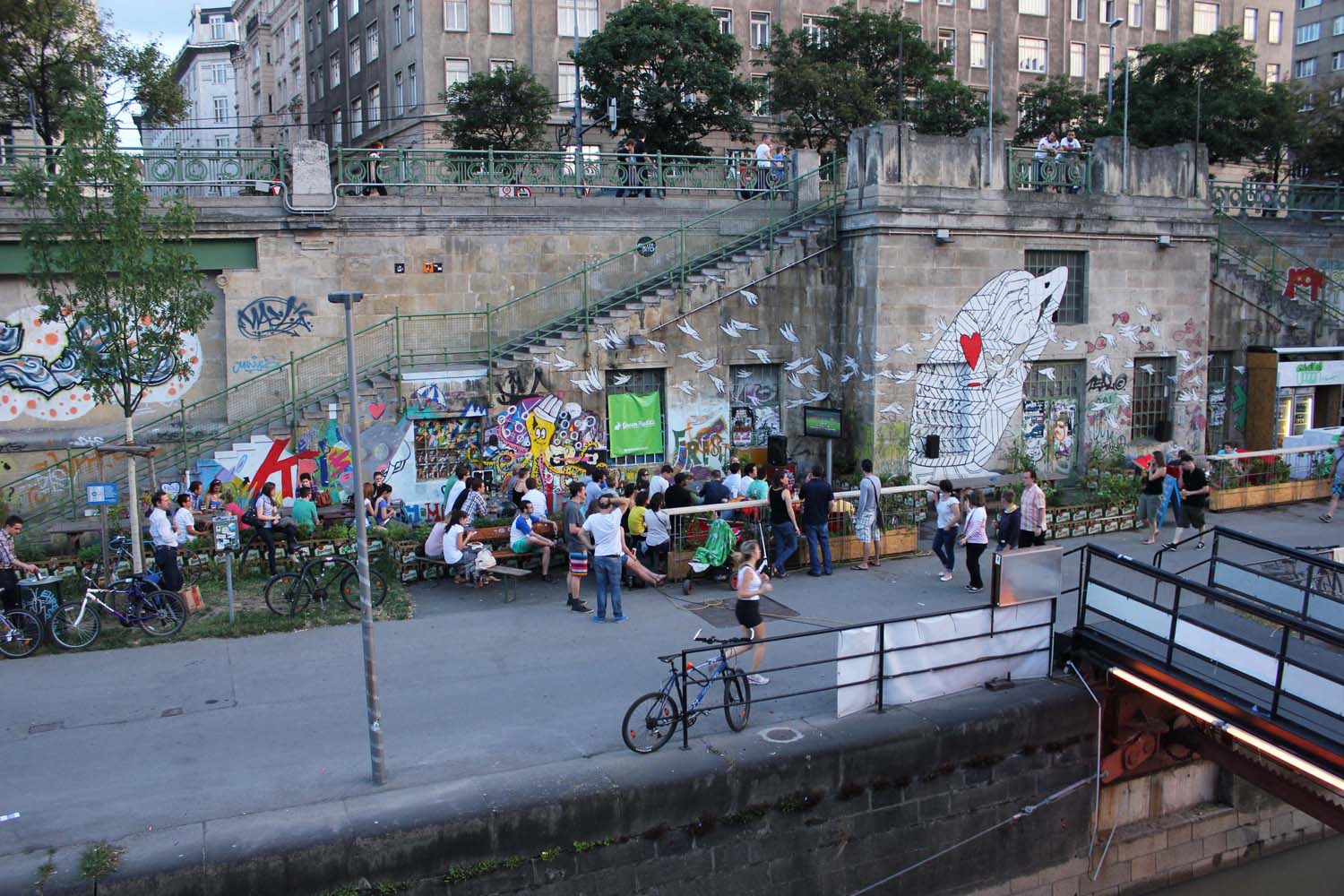 People-watching-the-Euro-2012