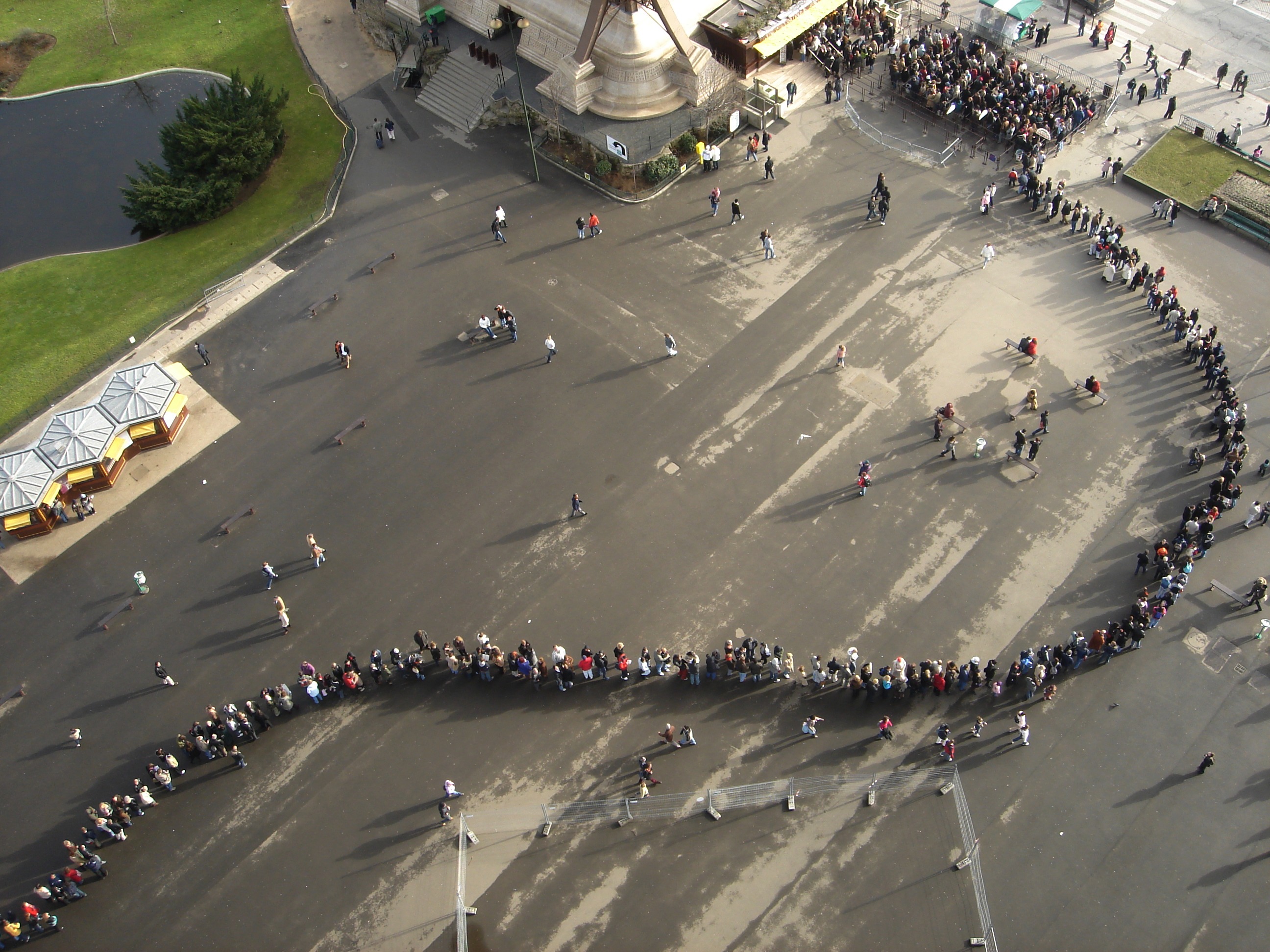 Doing lines in Paris (1/3)